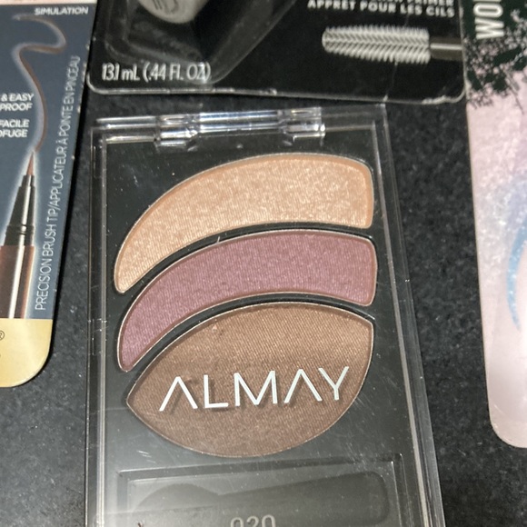 Makeup bundle - Picture 5 of 6